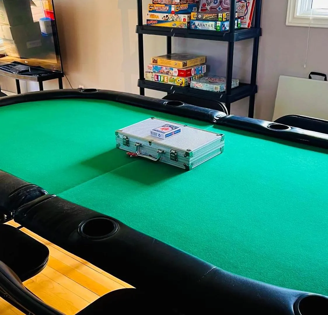 The Games House - Sleeps 8, 3 Bed, 3 Bath - Free Parking
