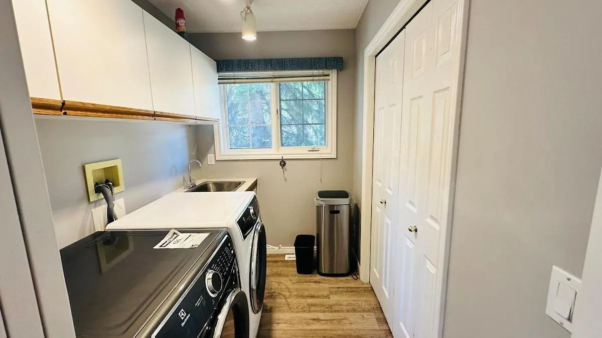 度假居 The Games House - Sleeps 8, 3 Bed, 3 Bath - Free Parking 加拿大
